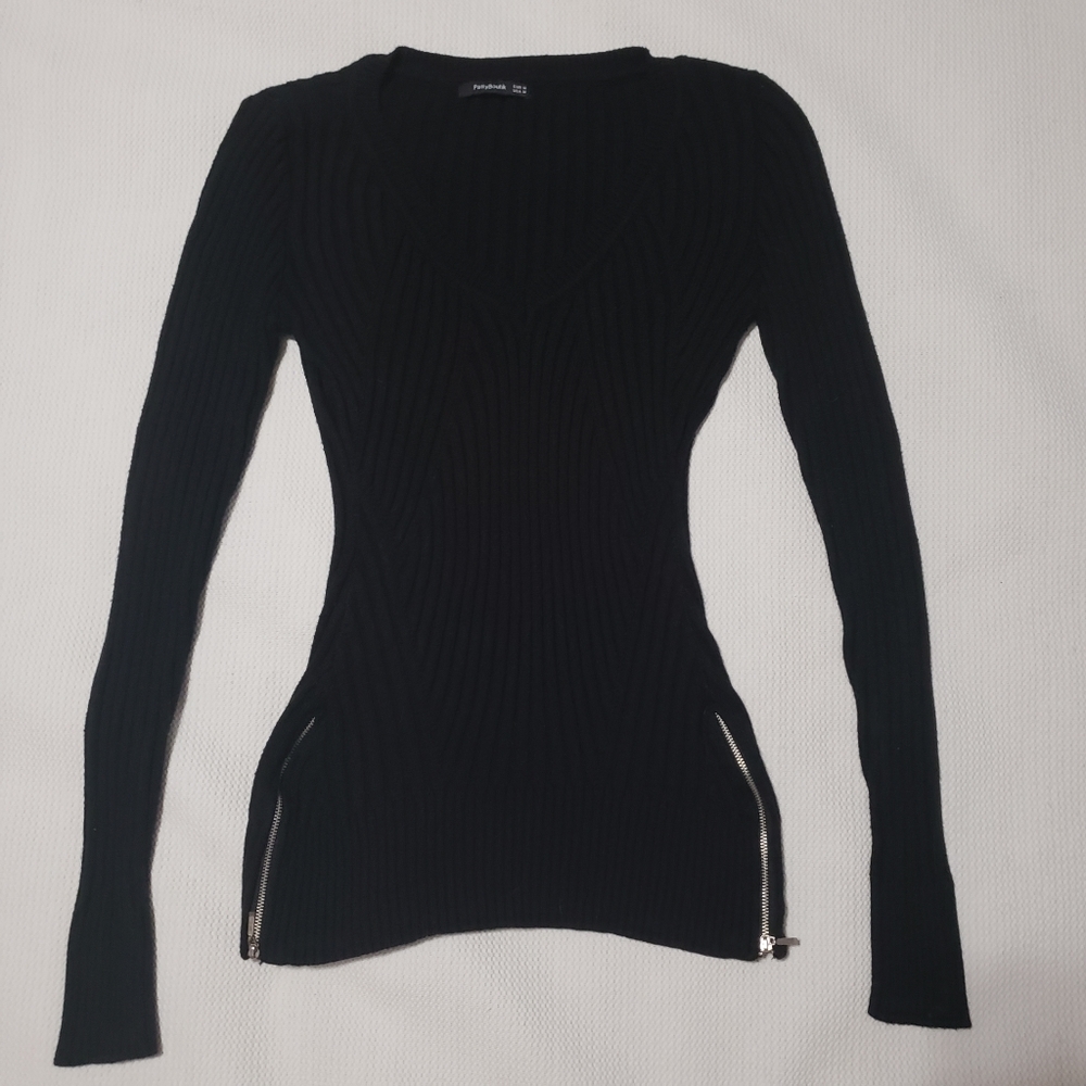 Pattyboutik Ribbed V-Neck Zip-Embellished Sweater - Picture 3 of 4